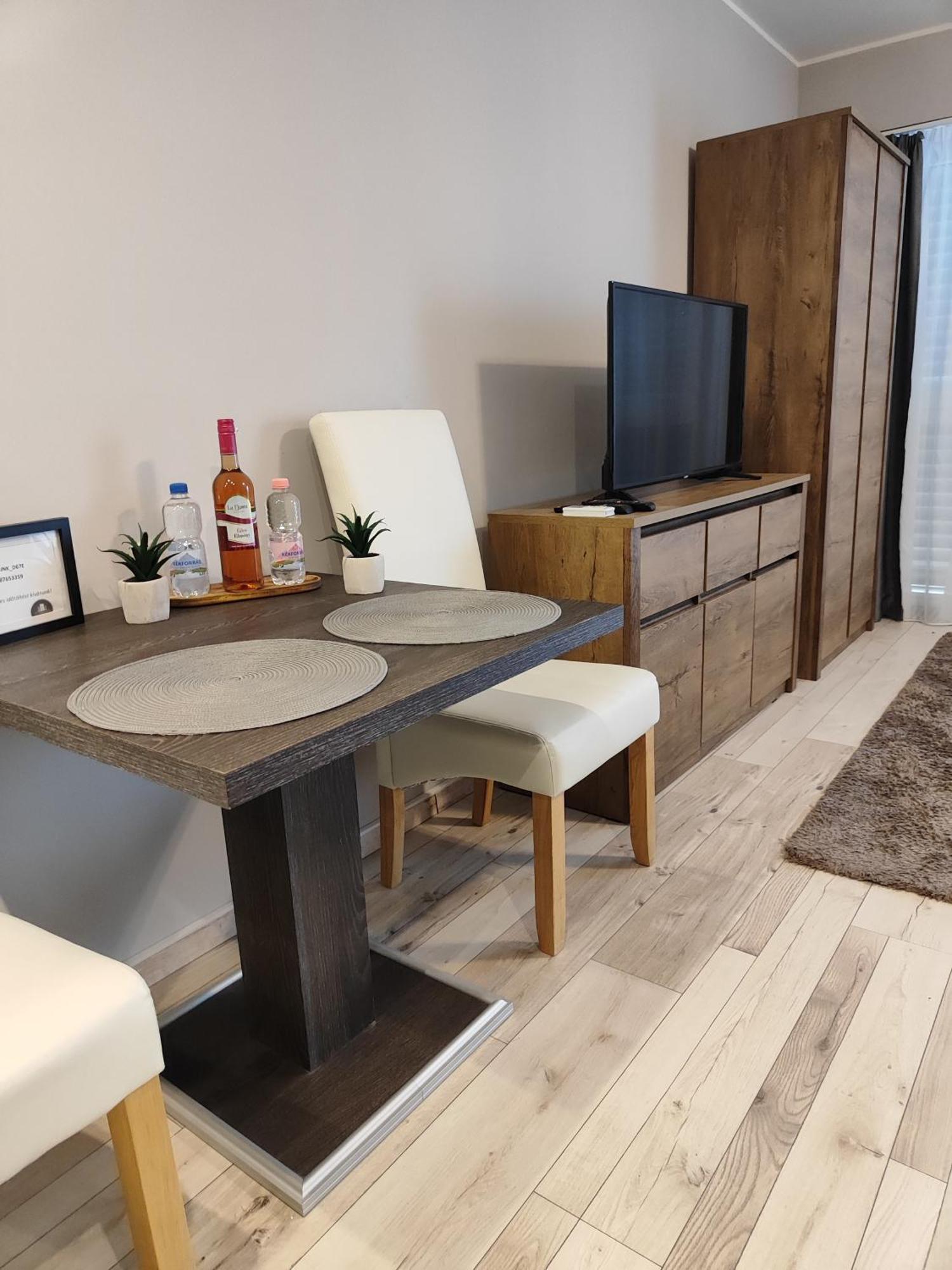 Secret Apartman Егер Екстериор снимка